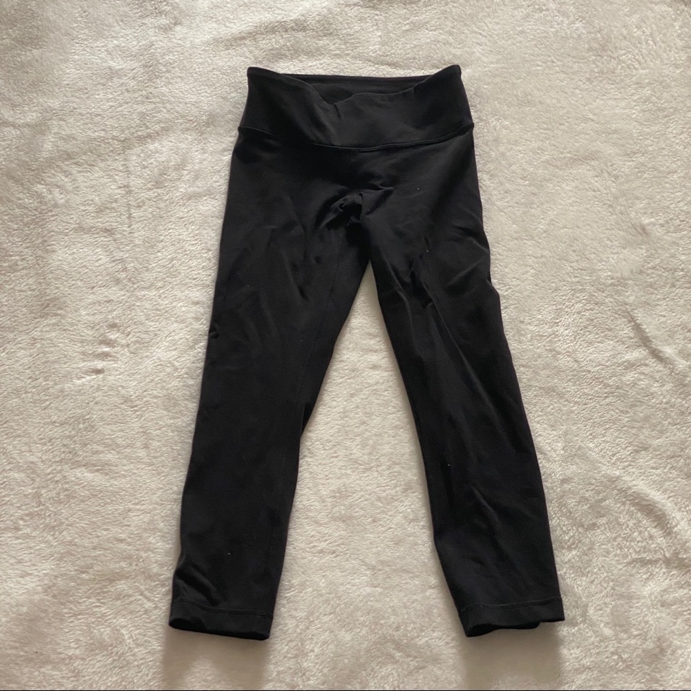 Black Lululemon cropped Wunderunder leggings sz 2